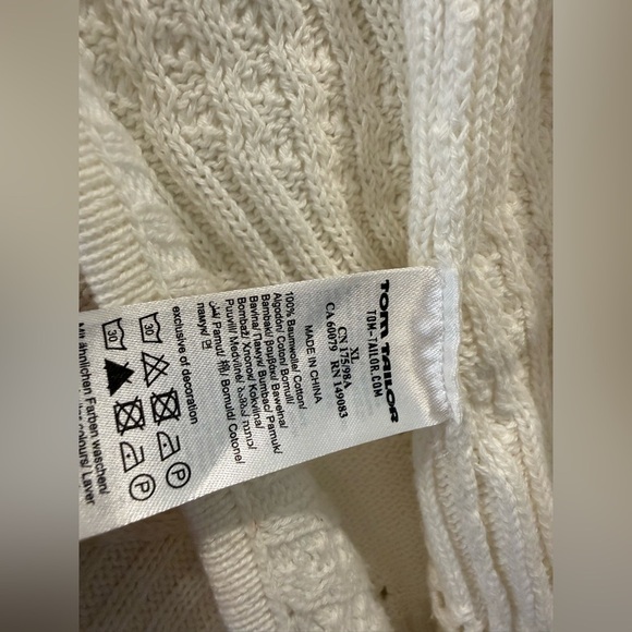 Chic White Fringe Poncho - Picture 4 of 7